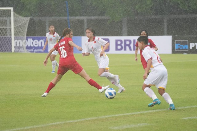 U19 nữ Việt Nam thắng đậm 5-0 U19 nữ Singapore trong trận mở màn U19 nữ Đông Nam Á 2023  - Ảnh 1.
