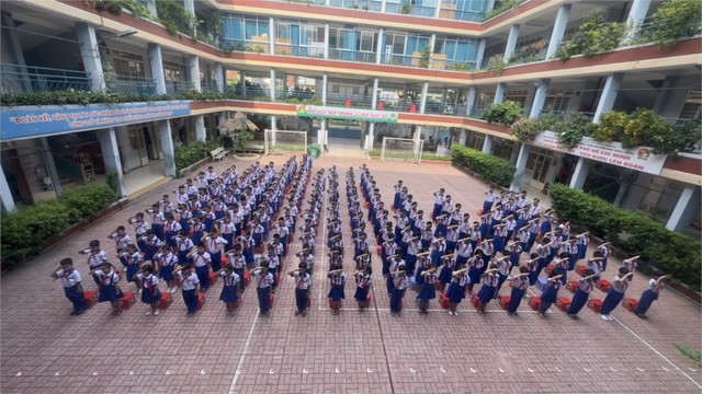 TP Hồ Chí Minh: Thêm một trường bắt đầu vào học lúc 8h từ năm học mới - Ảnh 1.