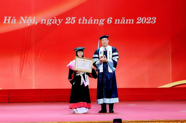 Gặp gỡ cô gái bại não tốt nghiệp Đại học Luật Hà Nội - Ảnh 2.