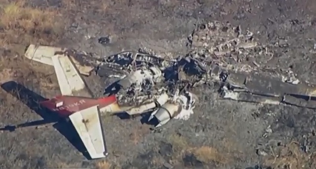 Máy bay rơi xuống cánh đồng ở Mỹ, 6 người thiệt mạng - Ảnh 1.
