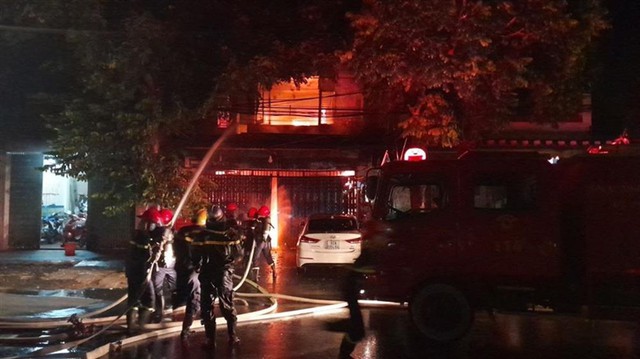 Từ vụ cháy khiến 3 người tử vong ở Hà Nội, thêm cảnh báo về nguy cơ cháy nổ nhà ở kết hợp kinh doanh - Ảnh 1.