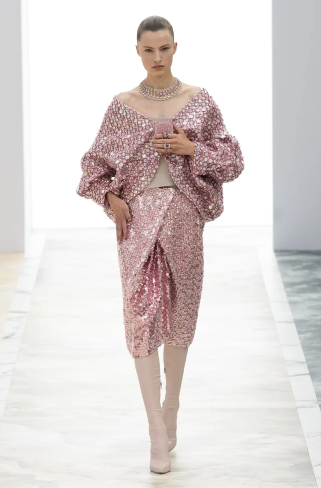 Fendi mang dòng sản phẩm thời trang cao cấp đương đại đến Paris - Ảnh 13.