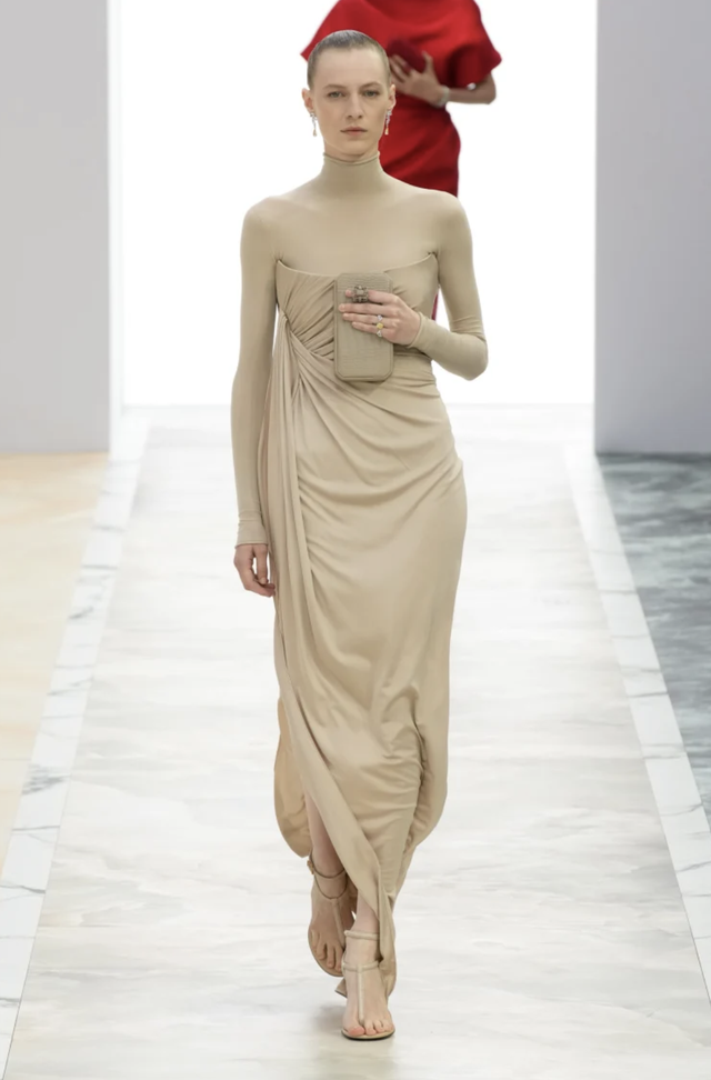 Fendi mang dòng sản phẩm thời trang cao cấp đương đại đến Paris - Ảnh 12.