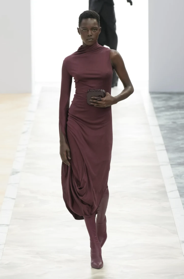 Fendi mang dòng sản phẩm thời trang cao cấp đương đại đến Paris - Ảnh 9.