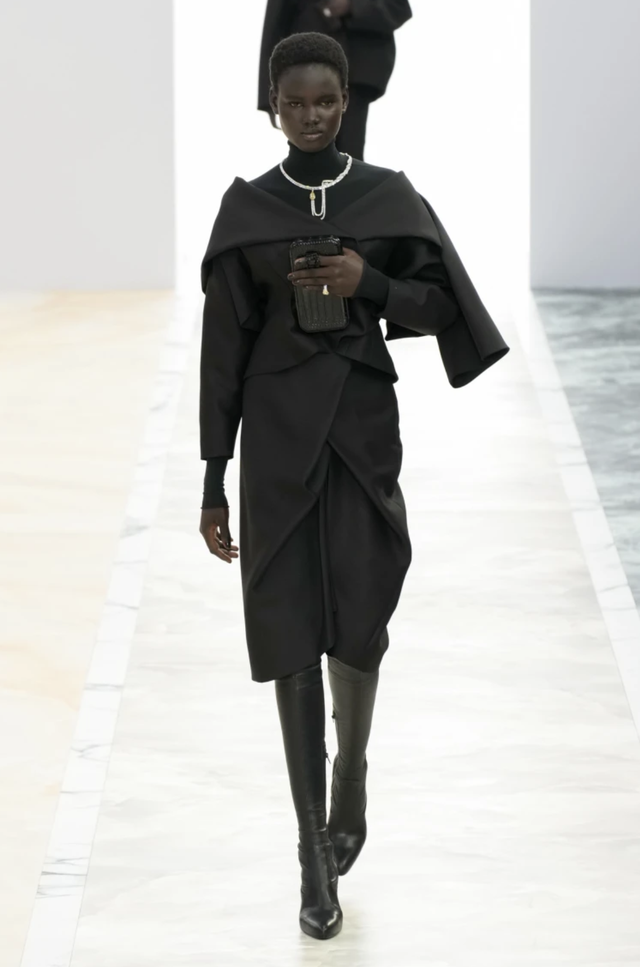 Fendi mang dòng sản phẩm thời trang cao cấp đương đại đến Paris - Ảnh 10.