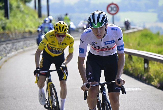Áo vàng chưa đổi chủ sau chặng 9 Tour de France   - Ảnh 1.