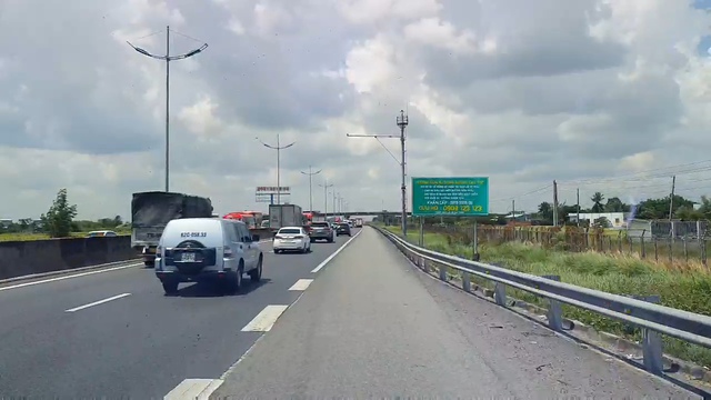 Xuất hiện bảng hướng dẫn lạ trên cao tốc TP Hồ Chí Minh - Trung Lương - Ảnh 2.