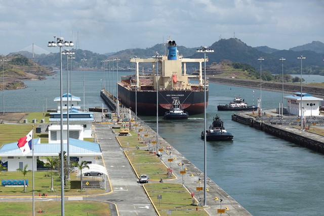 Kênh đào Panama hạn chế tàu thuyền qua lại do hạn hán kỷ lục - Ảnh 1.