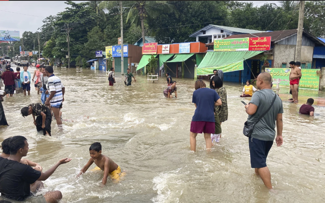 Lũ lụt nghiêm trọng tại Myanmar khiến 5 người tử vong, hàng chục nghìn người phải di dời - Ảnh 2.