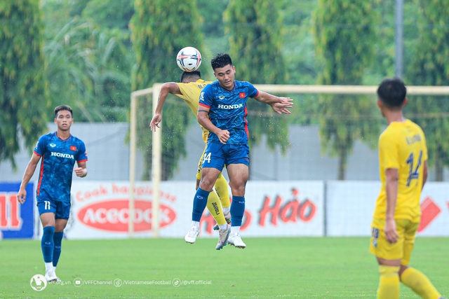 ĐT U23 Việt Nam hòa U21 Hà Nội 2-2 trong trận đấu tập với nhiều thử nghiệm về nhân sự - Ảnh 3.