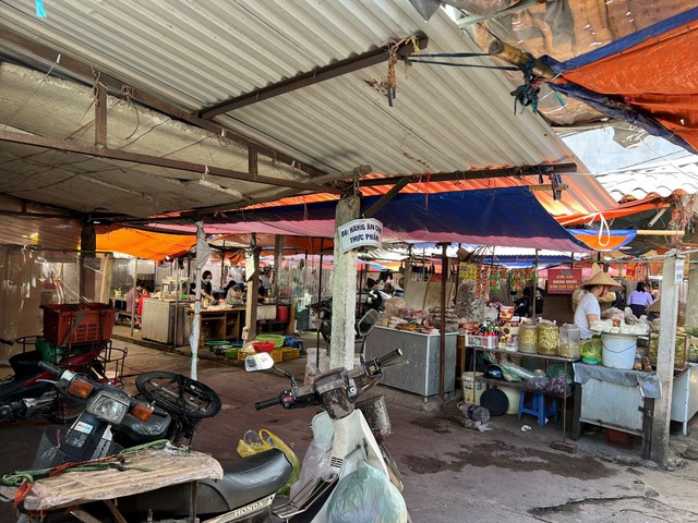 Chợ dân sinh Lĩnh Nam “phủ bụi”, xuống cấp sau nhiều năm xây dựng - Ảnh 10.