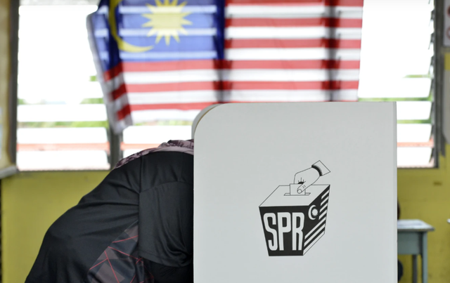 Cử tri Malaysia đi bỏ phiếu bầu cơ quan lập pháp tại 6 bang - Ảnh 2.