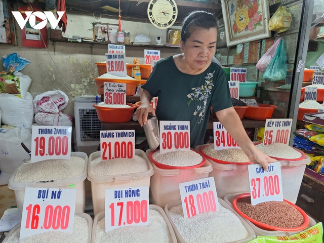 Gạo tăng giá tại các chợ truyền thống của TP Hồ Chí Minh - Ảnh 1.