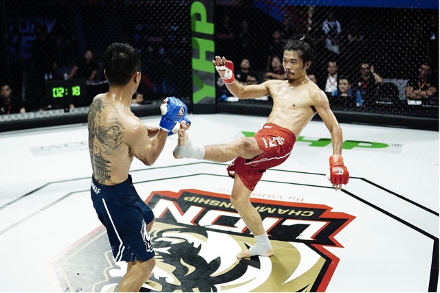 Võ sĩ người Brazil trở lại, thắng áp đảo tại giải MMA chuyên nghiệp Việt Nam - Ảnh 2.