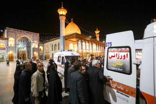 Xả súng tại đền thờ ở Iran khiến ít nhất một người tử vong, nhiều người bị thương - Ảnh 1.