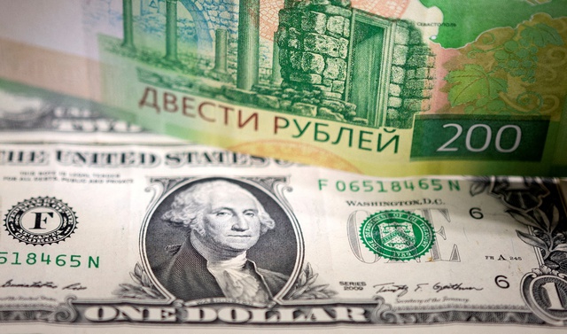 Đồng Ruble trượt giá không đe dọa ổn định kinh tế Nga - Ảnh 1.