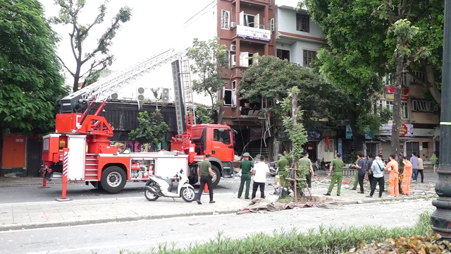 Hà Nội: Nổ khí gas tại phố Yên Phụ, ít nhất 3 người bị thương - Ảnh 1.