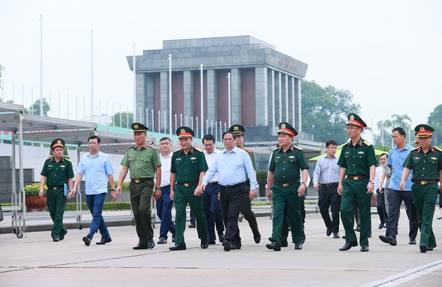 Thủ tướng kiểm tra công tác tu bổ Lăng Chủ tịch Hồ Chí Minh - Ảnh 2.