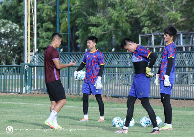 U23 Việt Nam tích cực mài sắc lối chơi sở trường trong buổi tập đầu tiên tại Rayong - Ảnh 7.