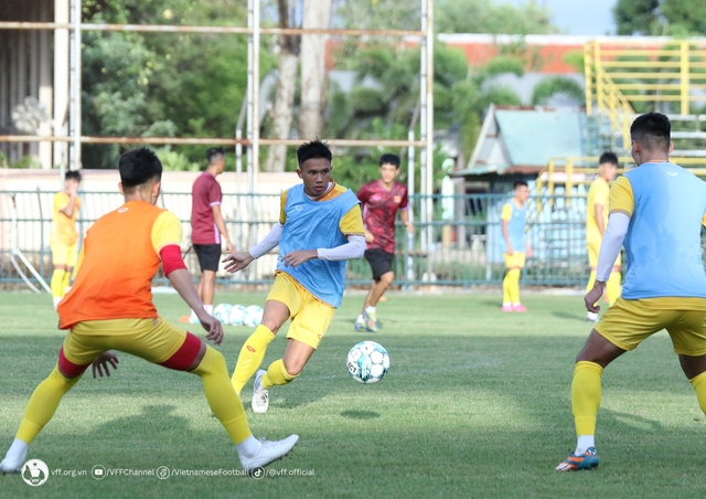 U23 Việt Nam tích cực mài sắc lối chơi sở trường trong buổi tập đầu tiên tại Rayong - Ảnh 5.