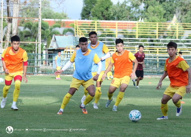 U23 Việt Nam tích cực mài sắc lối chơi sở trường trong buổi tập đầu tiên tại Rayong - Ảnh 3.