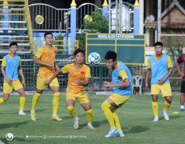 U23 Việt Nam tích cực mài sắc lối chơi sở trường trong buổi tập đầu tiên tại Rayong - Ảnh 1.
