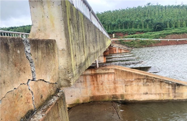 Khảo sát diễn biến sạt lở tại hồ Đắk NTing - Ảnh 3.