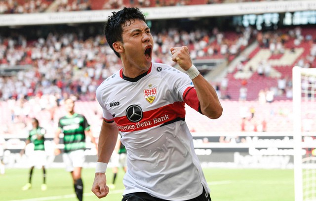 Liverpool sắp chiêu mộ thành công tiền vệ người Nhật Bản của Stuttgart - Ảnh 1.