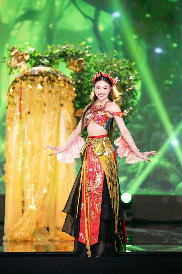 Nhà thiết kế nào sẽ thắng giải trang phục truyền thống tại Miss Grand Vietnam 2023? - Ảnh 40.