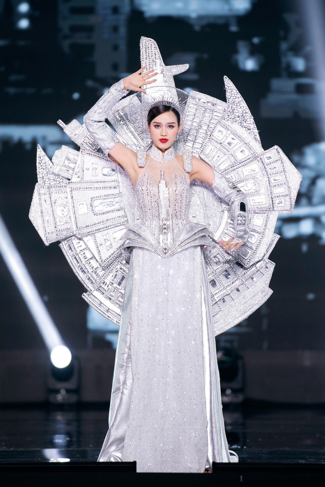 Nhà thiết kế nào sẽ thắng giải trang phục truyền thống tại Miss Grand Vietnam 2023? - Ảnh 29.