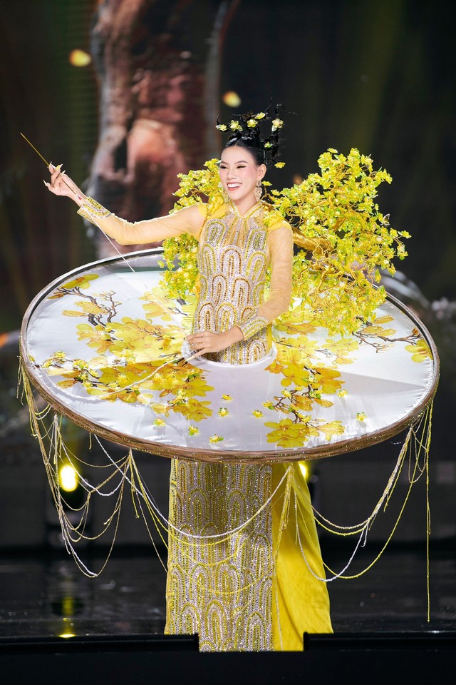 Nhà thiết kế nào sẽ thắng giải trang phục truyền thống tại Miss Grand Vietnam 2023? - Ảnh 13.
