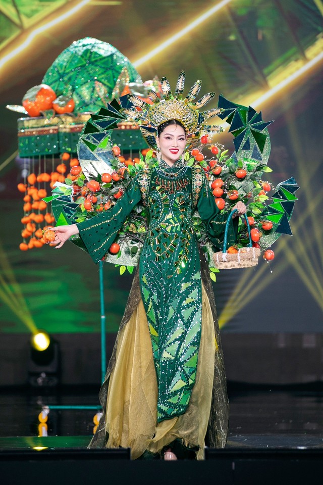 Nhà thiết kế nào sẽ thắng giải trang phục truyền thống tại Miss Grand Vietnam 2023? - Ảnh 15.