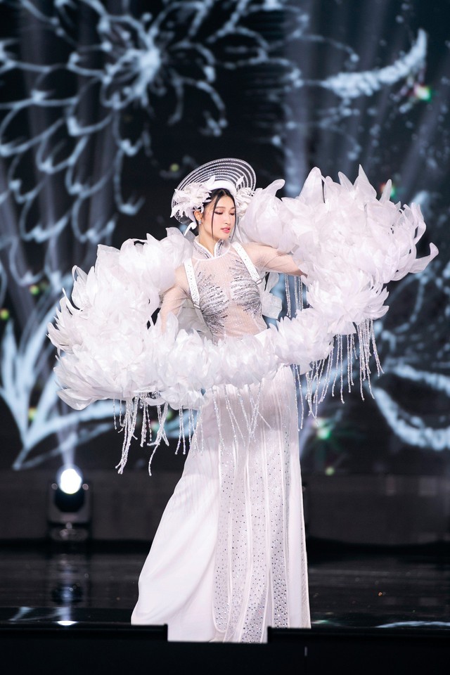 Nhà thiết kế nào sẽ thắng giải trang phục truyền thống tại Miss Grand Vietnam 2023? - Ảnh 11.