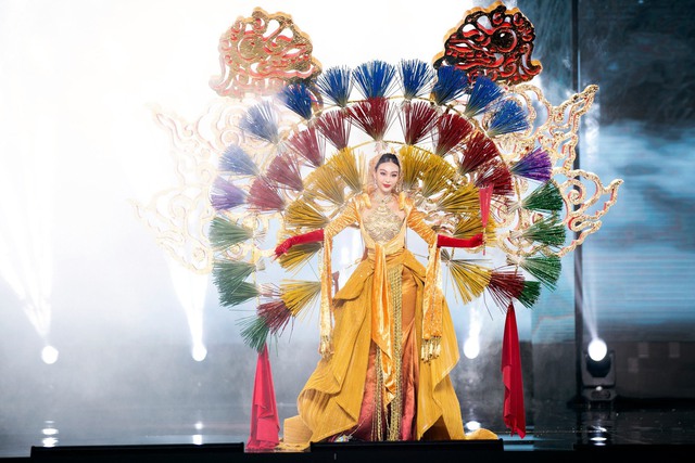 Nhà thiết kế nào sẽ thắng giải trang phục truyền thống tại Miss Grand Vietnam 2023? - Ảnh 37.
