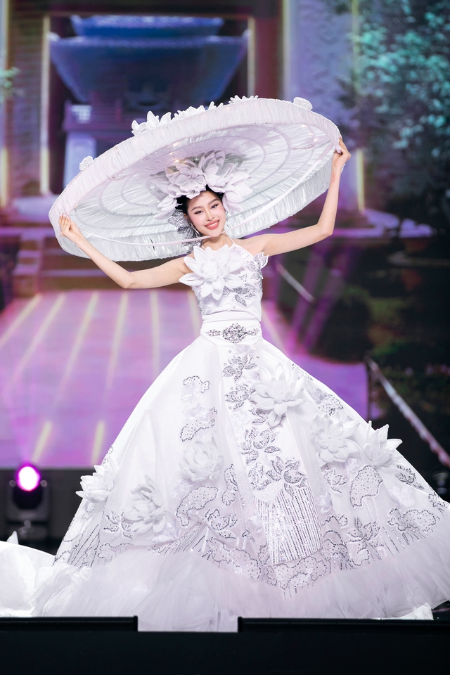 Nhà thiết kế nào sẽ thắng giải trang phục truyền thống tại Miss Grand Vietnam 2023? - Ảnh 17.