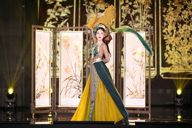 Nhà thiết kế nào sẽ thắng giải trang phục truyền thống tại Miss Grand Vietnam 2023? - Ảnh 21.