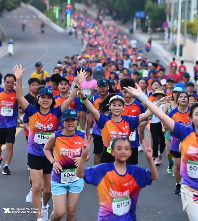 Thương hiệu Xtep bền bỉ đồng hành cùng VĐV chinh phục VnExpress Marathon Marvelous Nha Trang 2023 - Ảnh 1.
