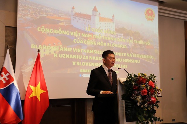 Lễ Chúc mừng cộng đồng người Việt tại Slovakia được công nhận dân tộc thiểu số tại Slovakia - Ảnh 1.