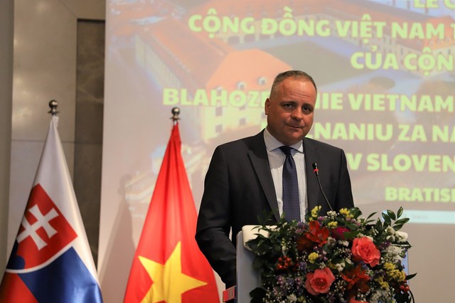 Lễ Chúc mừng cộng đồng người Việt tại Slovakia được công nhận dân tộc thiểu số tại Slovakia - Ảnh 3.