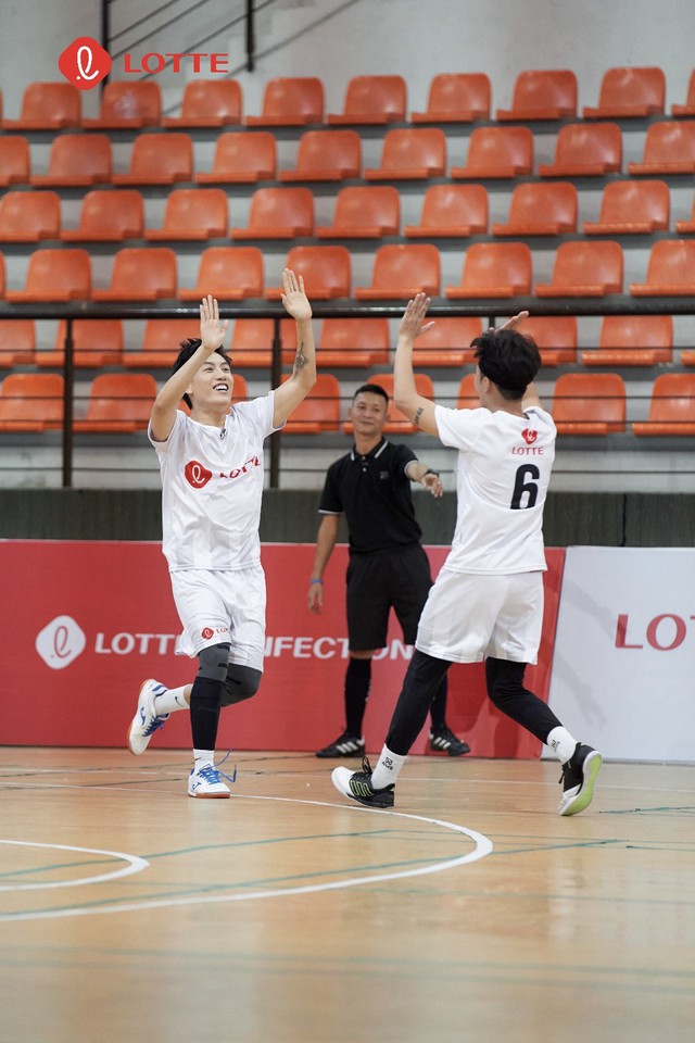 Sau Cầu Thủ Nhí, tập đoàn LOTTE ra mắt show bóng đá Futsal Allstar Challenge - Ảnh 1.