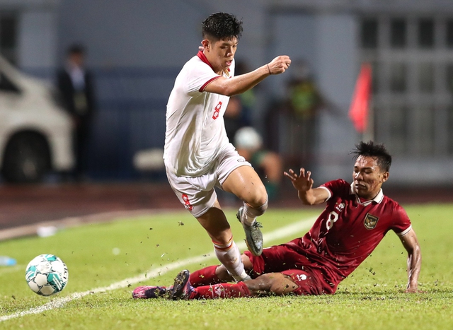 Thắng U23 Indonesia sau loạt luân lưu 11m nghẹt thở, U23 Việt Nam bảo vệ thành công ngôi vô địch - Ảnh 4.