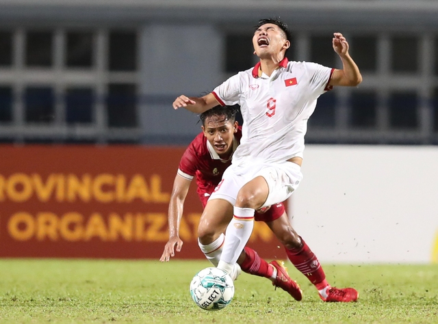 Thắng U23 Indonesia sau loạt luân lưu 11m nghẹt thở, U23 Việt Nam bảo vệ thành công ngôi vô địch - Ảnh 3.