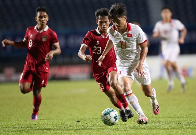 Thắng U23 Indonesia sau loạt luân lưu 11m nghẹt thở, U23 Việt Nam bảo vệ thành công ngôi vô địch - Ảnh 2.
