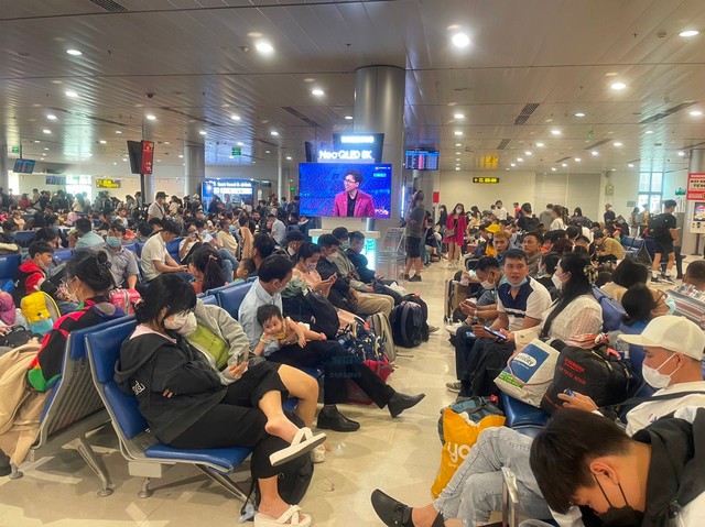 Sân bay Tân Sơn Nhất dự kiến đón 130.000 khách trong dịp lễ 2/9 - Ảnh 1.