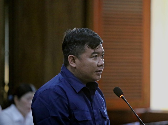 Đề nghị tuyên cựu Trưởng Công an phường Phú Thọ Hòa 7-8 năm tù - Ảnh 2.