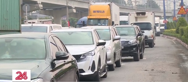 TP Hồ Chí Minh: Kẹt xe nhiều giờ ở cửa ngõ phía Đông - Ảnh 3.
