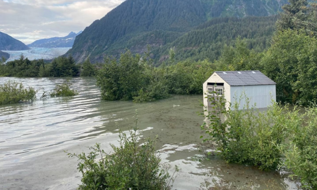 Mỹ: Lũ lụt kỷ lục dọc theo sông Alaska gần thành phố Juneau khiến người dân phải sơ tán - Ảnh 2.