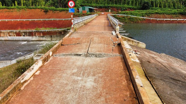Nguy cơ vỡ đập hồ thủy lợi sức chứa hơn 1,2 triệu m3 nước ở Đắk Nông - Ảnh 2.