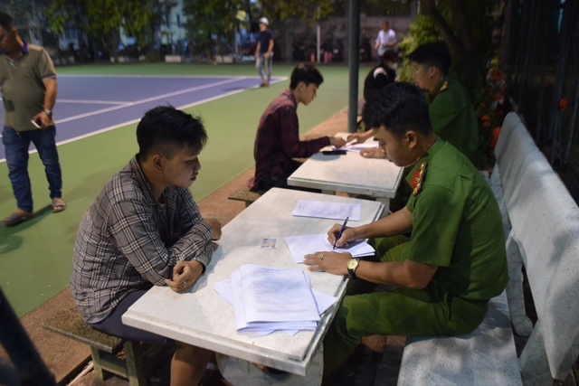 TP Hồ Chí Minh: Ra quân cao điểm xử lý tình trạng thanh thiếu niên tụ tập, chạy xe, gây rối trật tự công cộng - Ảnh 1.