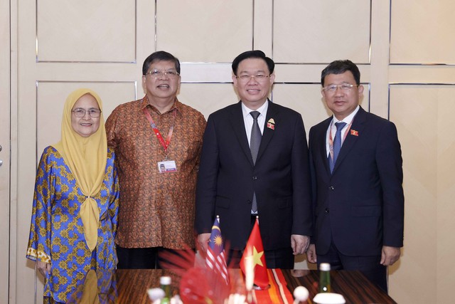 Chủ tịch Quốc hội gặp lãnh đạo Nghị viện Campuchia và Malaysia - Ảnh 3.